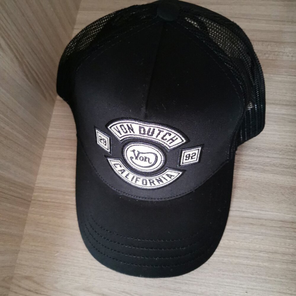 Von Dutch hat